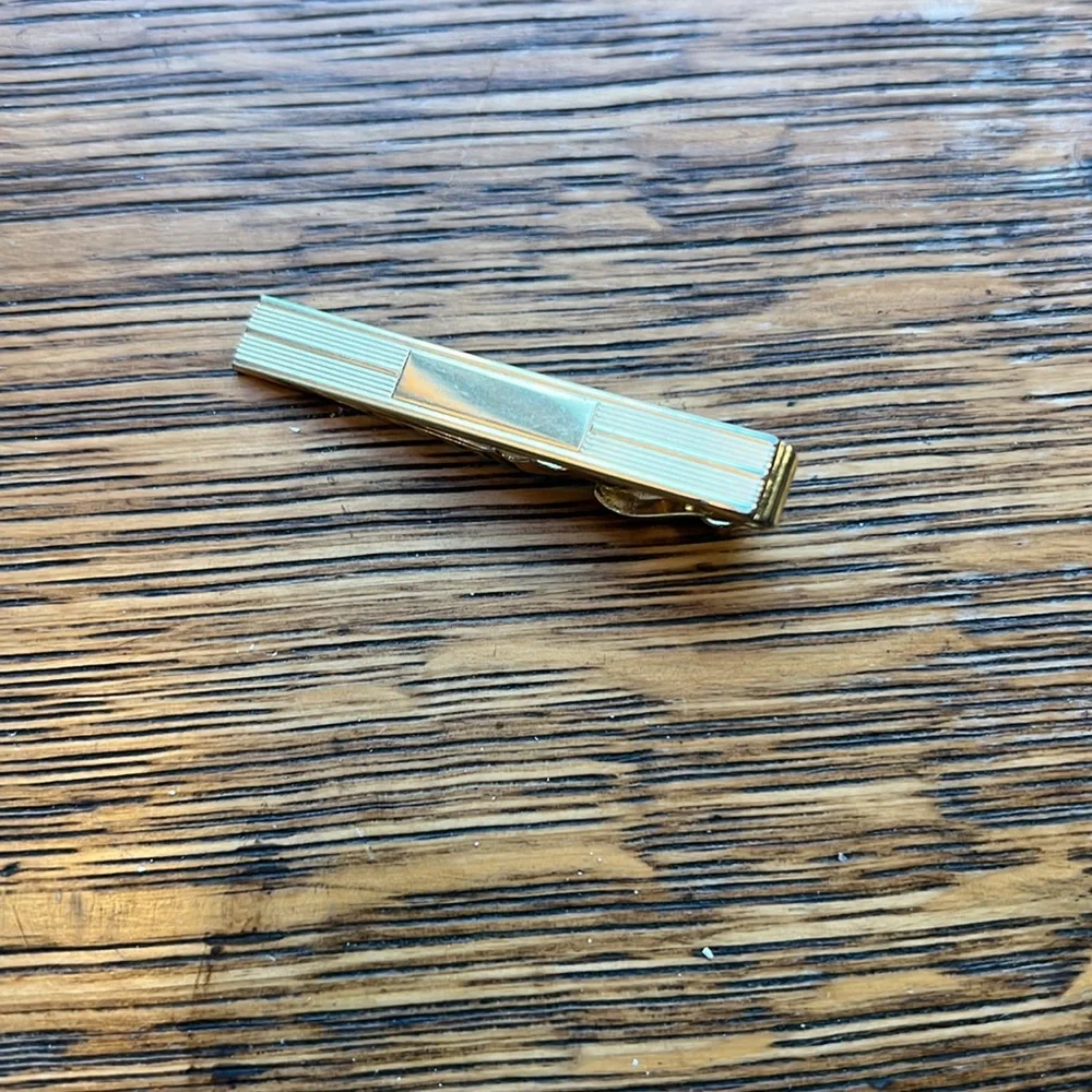 Vintage gold tone tie clip - Picture 2 of 4